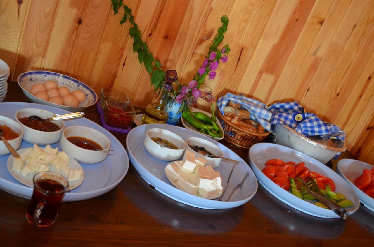 Tunays Pansiyon Bed and Breakfast Çıralı Exterior foto