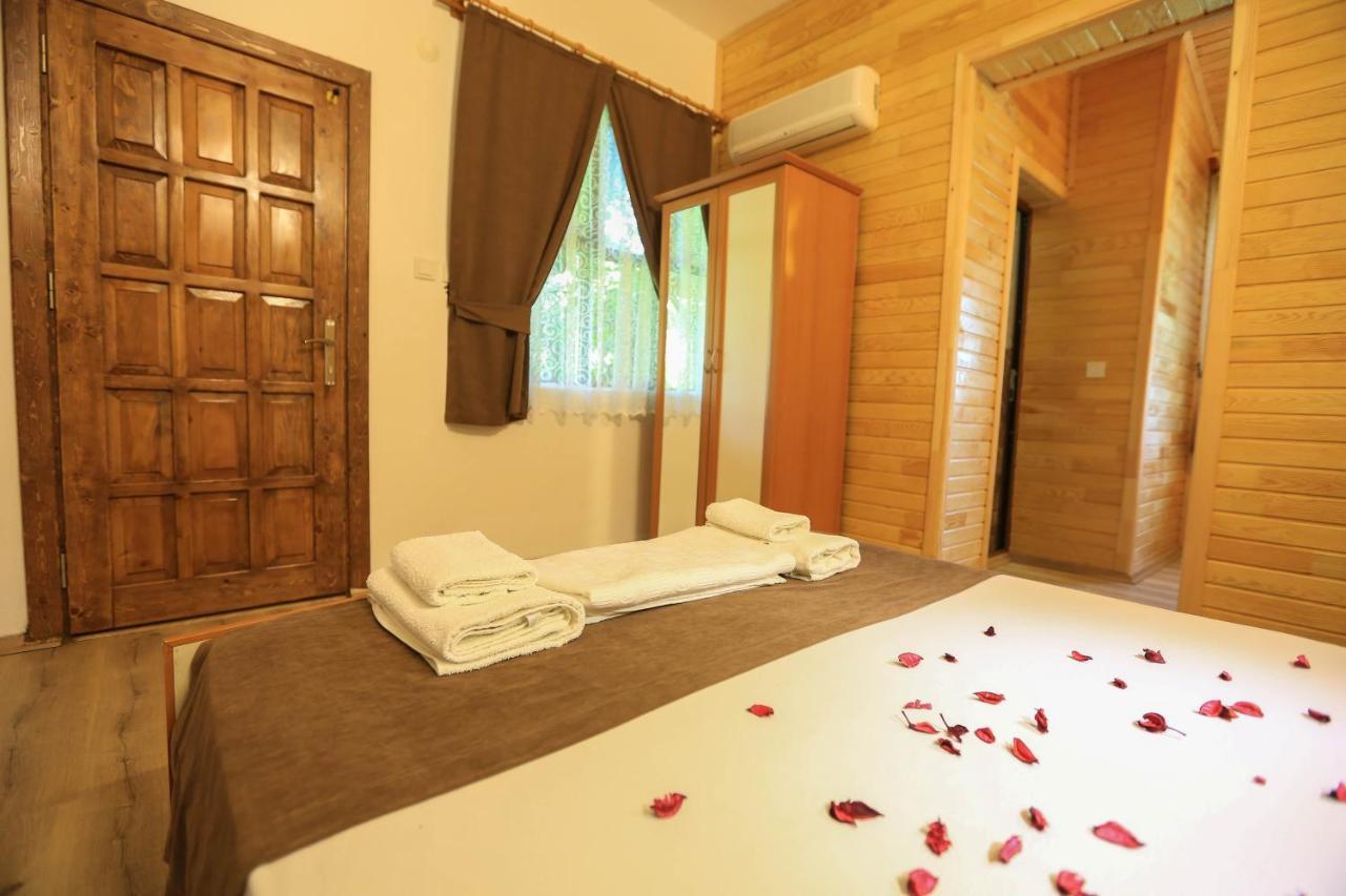 Tunays Pansiyon Bed and Breakfast Çıralı Exterior foto